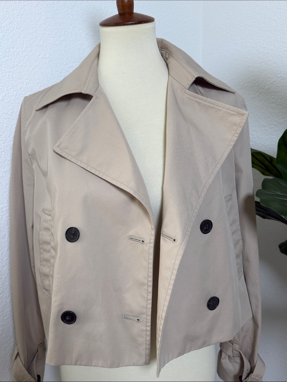 Aritzia Babaton Lightweight Cropped Trench Coat - Picture 7 of 16